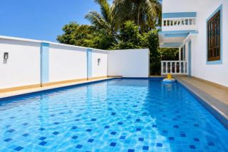 Resort Blue Cent Beach on Candolim Goa - 6
