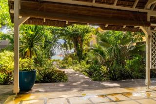 Beachfront villa with direct beach access - 2