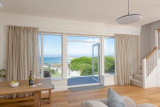 Pentire Beach House - Dog friendly, Ocean view, Parking - 1