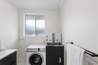 Coastal living in beautiful Cottesloe - 9