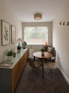 3BR, Sleeps 5, Free Parking, Fast WiFi, Near M62 & Leeds - 5