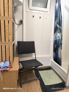 Simple Lake Pod with shared bathroom near Gstaad - 7