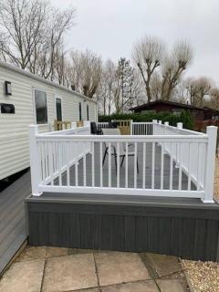 6 Lakeside Retreat Fishing Butlin's Sleeps 6 - 5