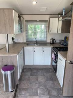 6 Lakeside Retreat Fishing Butlin's Sleeps 6 - 2