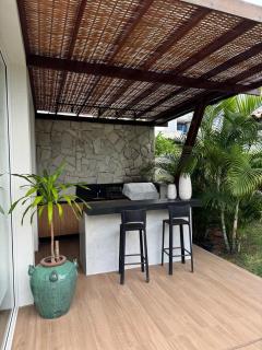 Guarajuba com 5 suítes, piscina e espaço gourmet - 2