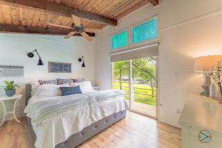 Cedar Creek Lake House wParty Deck & Vast View! - 1