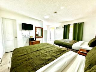 Skyland Motel - 5