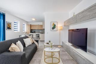Designer 2Bedroom and 2Bath apartments by Beyond Air Near Sea Retreat! - 2