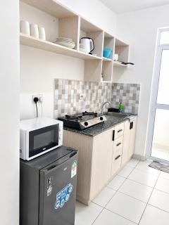 Modern and Stylish 2BR Bnb at Buxton Point - 1