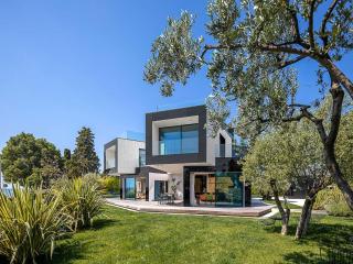 Striking Istria Villa 5 Bedrooms Villa Rojska Beachfront Location - 0