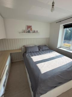 Family House with Garden & Free Parking Wokingham - 5