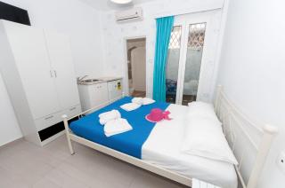 Naxos Cental Room Double Room Semi Basement Private Balcony 200M From - 2