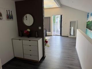 Spacious and modern home centrally located, Tesla Model X - 7