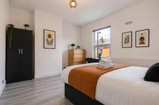 Coventry Contractor Hub - 4-Bedroom House with Free Parking-CV5 - 3