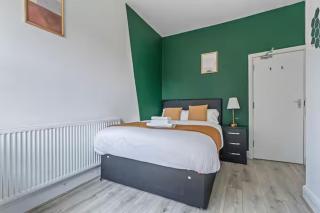 Coventry Contractor Hub - 4-Bedroom House with Free Parking-CV5 - 5