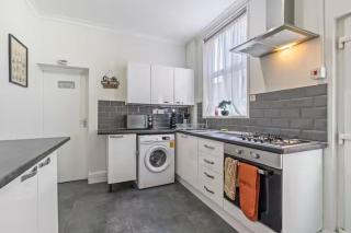 Coventry Contractor Hub - 4-Bedroom House with Free Parking-CV5 - 7