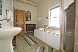 Hawks View's Marquette Suite - 4