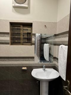 Cheerful 3 bedroom Upper Portion - 8
