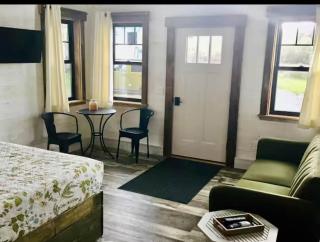 The Lupine | Cross Stone Cabins • Walk to Rangeley Lake - 5