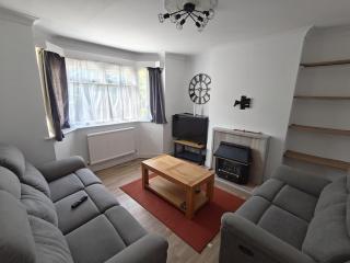 Entire 3-bed home in Guildford, Surrey, UK - 8