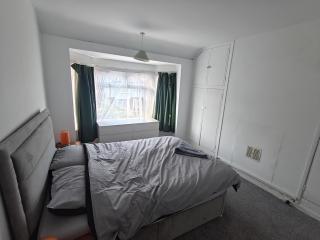 Entire 3-bed home in Guildford, Surrey, UK - 5