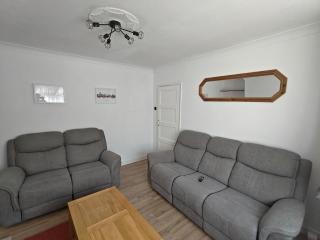 Entire 3-bed home in Guildford, Surrey, UK - 4