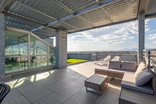 GuestHost - Skyline Penthouse - 0