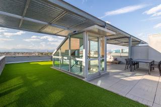 GuestHost - Skyline Penthouse - 5