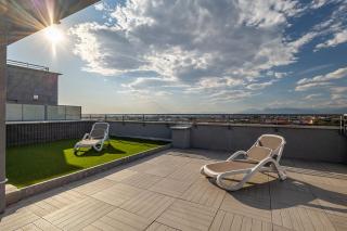 GuestHost - Skyline Penthouse - 2