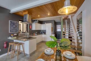 Contemporary Duplex by the Beach - 4