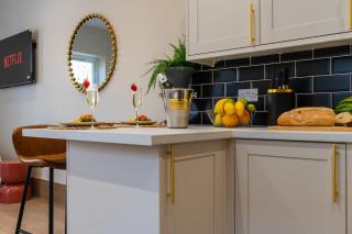 Luxury Boutique Suites Near City Centre - 2