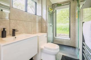 Historic Cambridgeshire Cottage Retreat with Hot Tub - 1