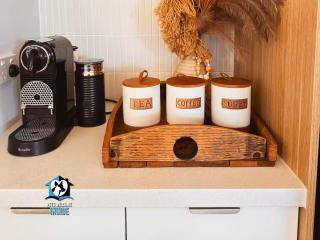 Coastal Comfort at Rys Retreat A Modern Family Escape - 4