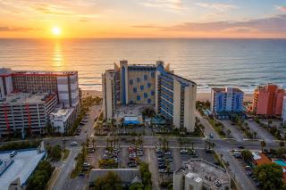 New ! Ocean Reef Resort-Unique Renovated Oceanfront Condo -Free parking - Amazing pools & Views - 3