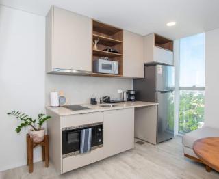 High-Floor City Base with Fast WiFi Gym Pool and Sauna - 6