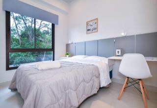 Cozy One-Bedroom with Desk Pool and Terrace - 0