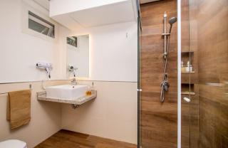 Comfortable One-Bedroom Apartment with Balcony Private BBQ and Free Parking - 8