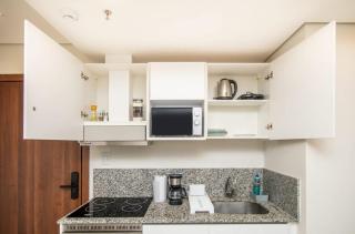 Comfortable One-Bedroom Apartment with Balcony Private BBQ and Free Parking - 6