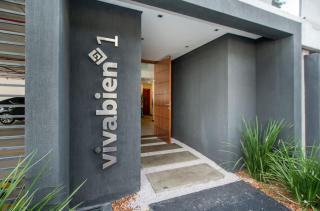 Comfortable One-Bedroom Apartment with Balcony Private BBQ and Free Parking - 3