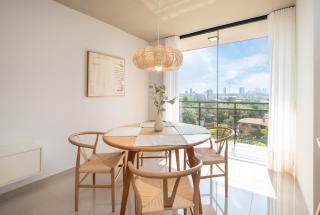 Modern and Cozy Two BR Apt with Pool and Free Parking - 8