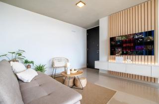 Modern and Cozy Two BR Apt with Pool and Free Parking - 7