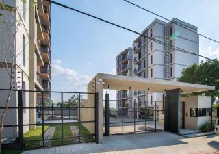 Modern and Cozy Two BR Apt with Pool and Free Parking - 6