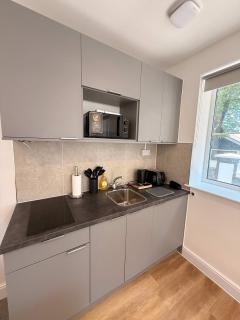 Modern Spacious Studio Near Torquay Harbour - 9