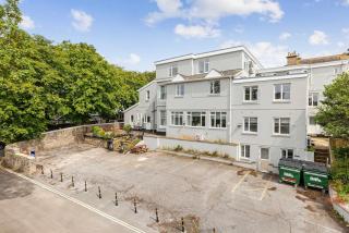 Modern Spacious Studio Near Torquay Harbour - 2