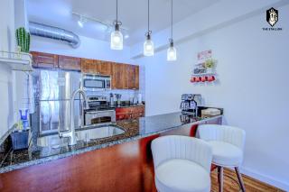 NEW Modern Spacious Loft in Downtown with free parking - 7