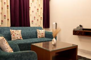 Luxe Wildlife Theme Studio With Cinema Projector - 3