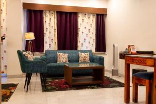 Luxe Wildlife Theme Studio With Cinema Projector - 2