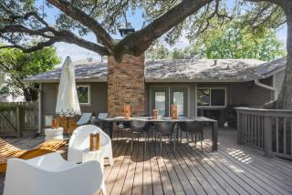 Newly Renovated North Austin Gem Yard BBQ - 5