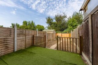 Stylish 2BR Home Sleeps 4 Free Parking - 7