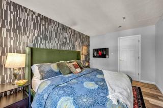 Near Airport - King Bed - Pet Friendly - 9